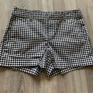 GAP SIZE 6 BLACK / WHITE GINGHAM PRINT